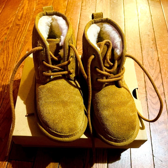 - UGG Boots - Picture 2 of 4